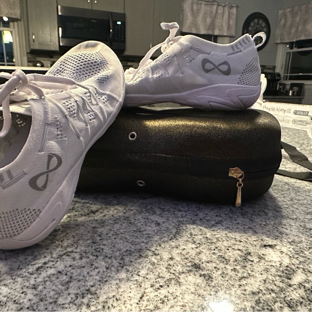 Nfinity Flyte Cheer shoes
